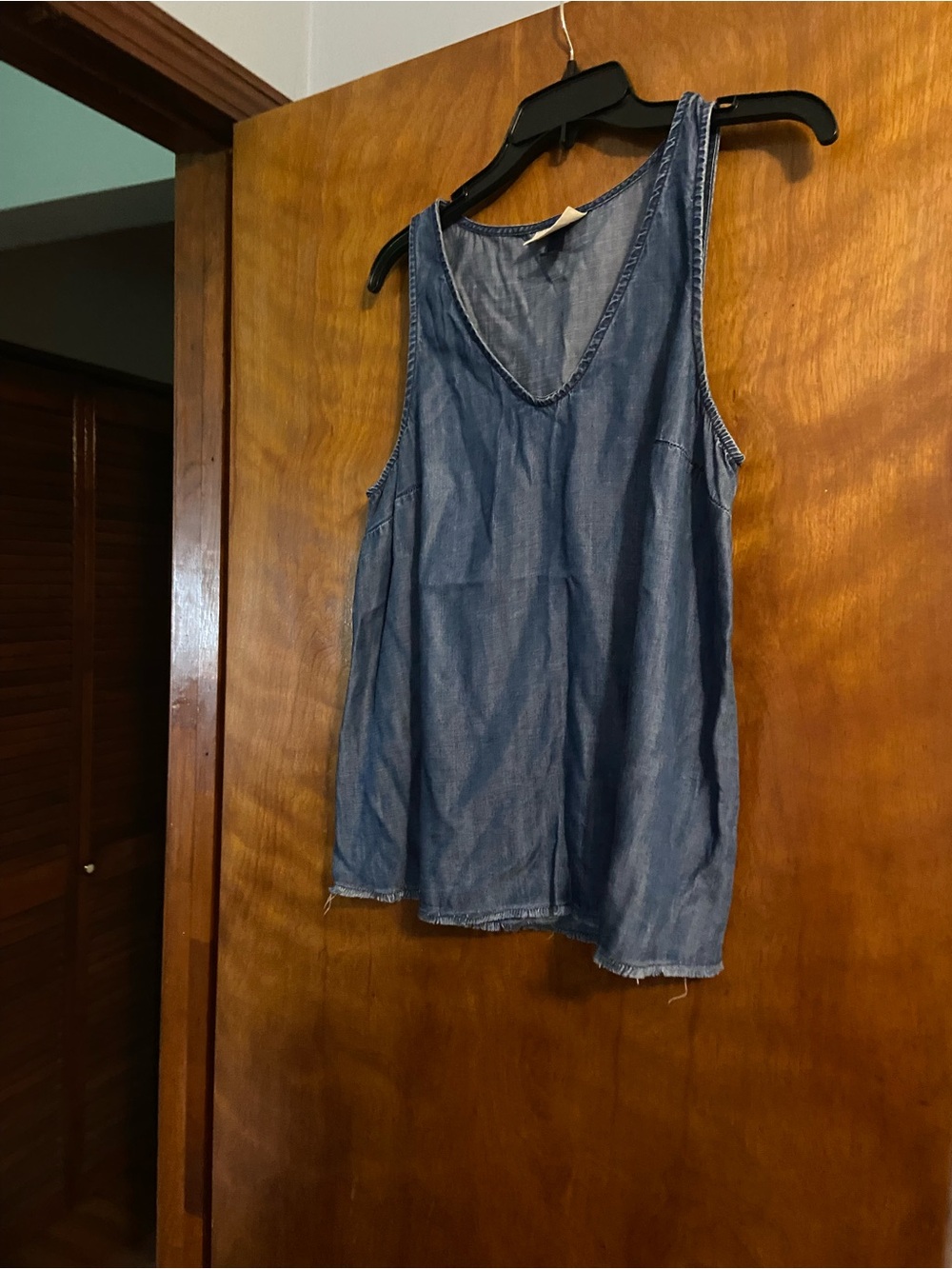 Universal Thread Chambray V-Neck Tank Top in Denim Blue